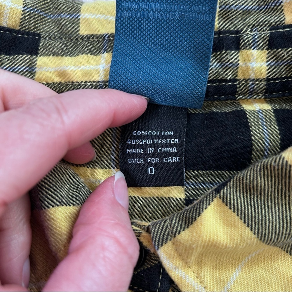 Hot Topic Harry Potter Hufflepuff Yellow and Black Plaid Button Up Shirt Small - Picture 4 of 12